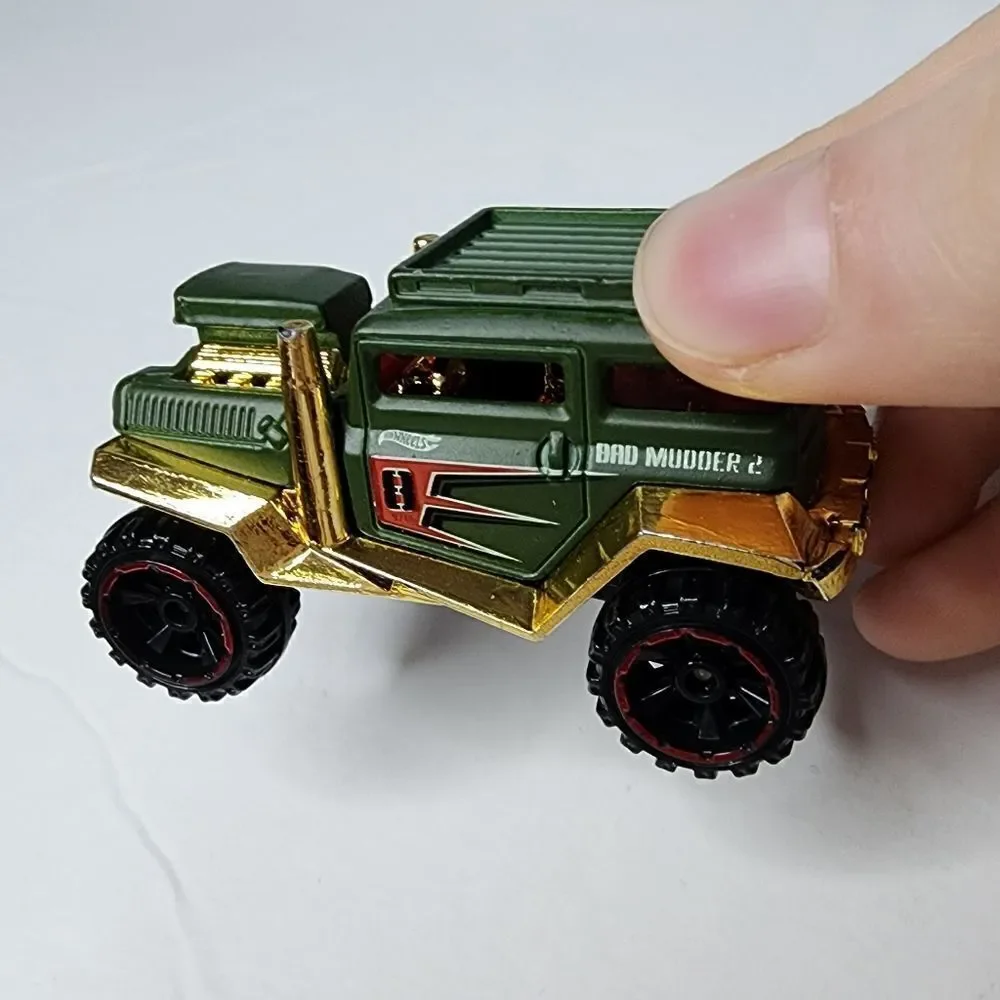 Hot Wheels 2011 HW Video Game Heroes Series #243 Bad Mudder 2 Green